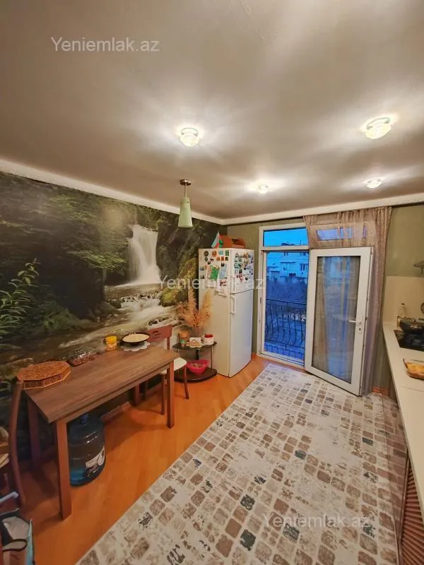Satılır 2 otaqlı köhnə tikili 60 m²