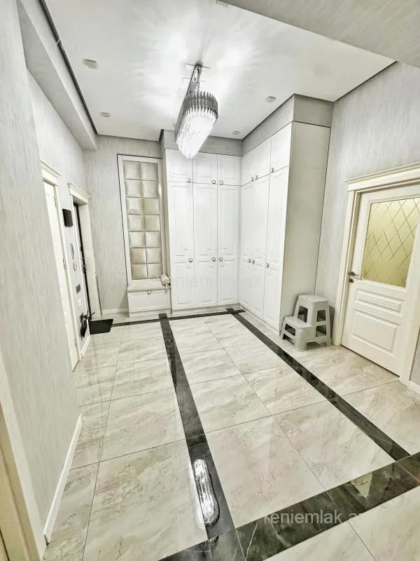 Satılır 3 otaqlı yeni tikili 138 m²