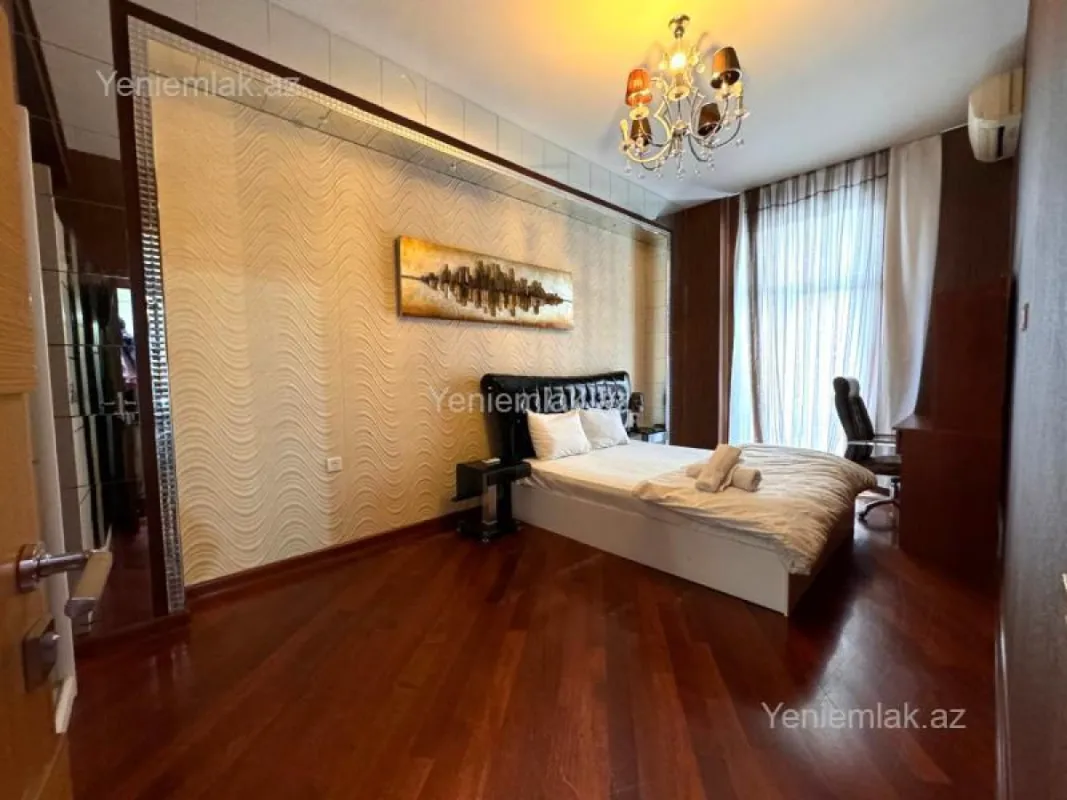 Satılır 4 otaqlı yeni tikili 200 m²