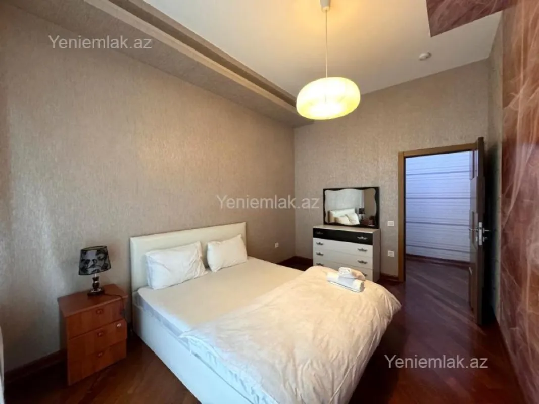 Satılır 4 otaqlı yeni tikili 200 m²