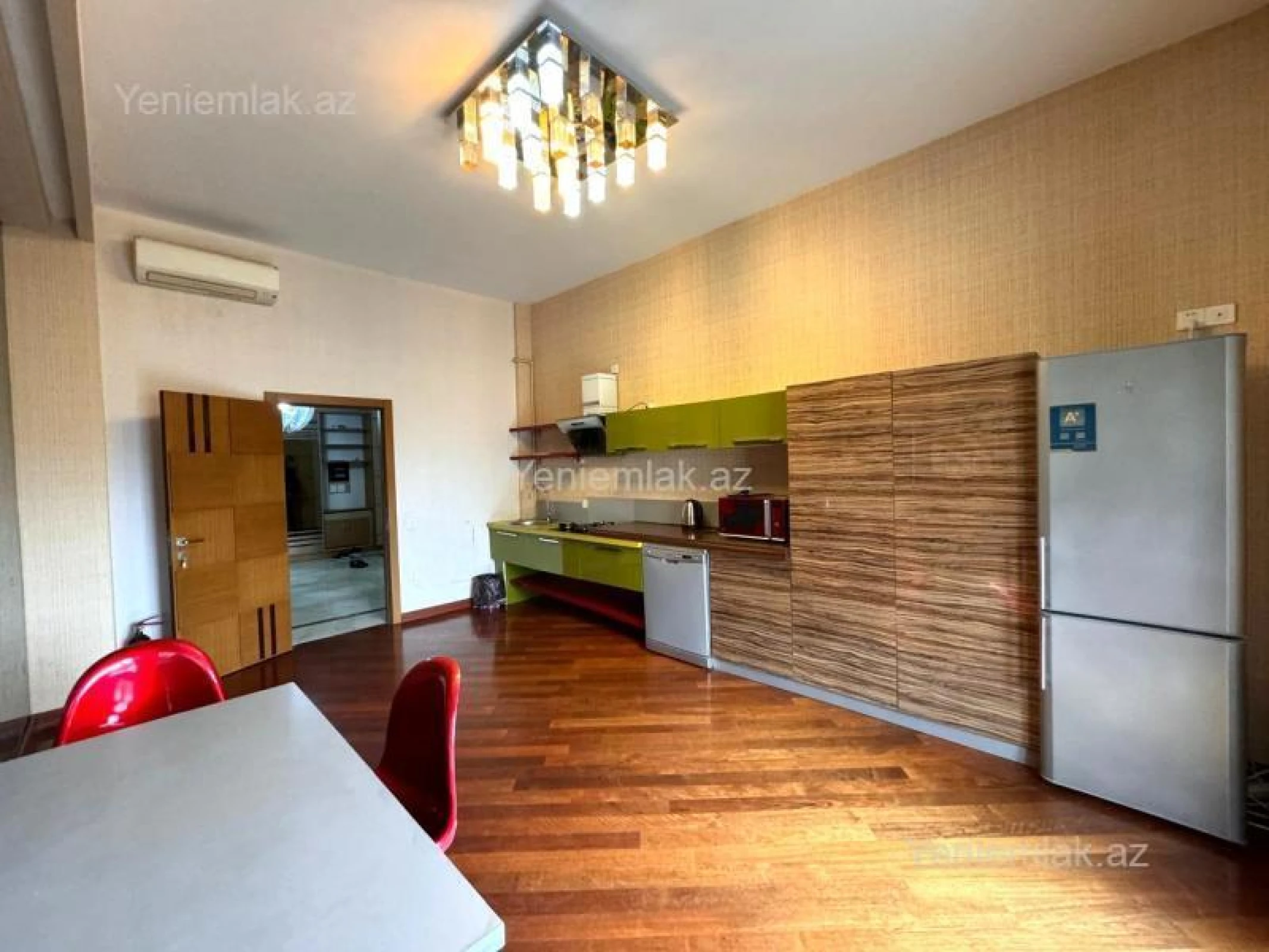 Satılır 4 otaqlı yeni tikili 200 m²