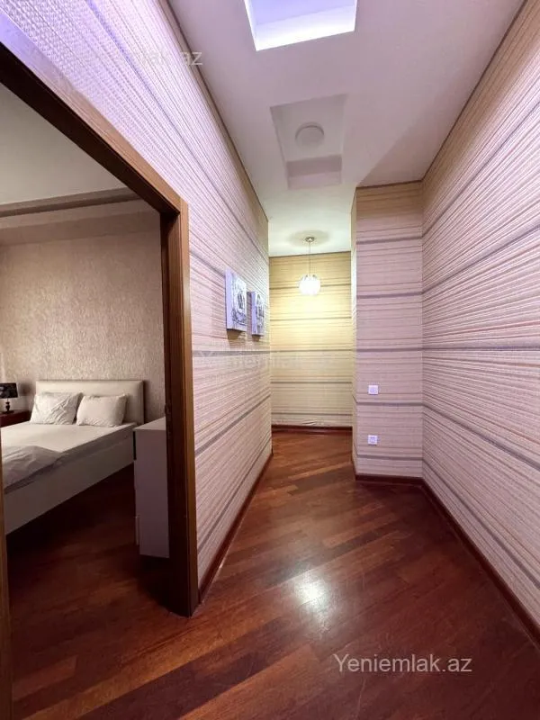 Satılır 4 otaqlı yeni tikili 200 m²