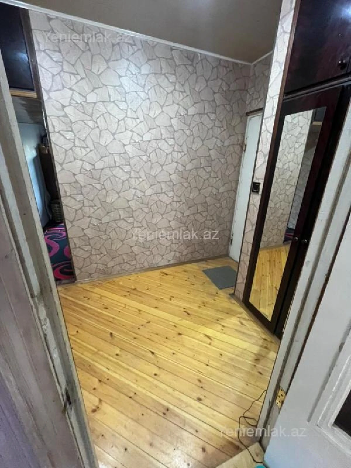 Satılır 5 otaqlı köhnə tikili 110 m²