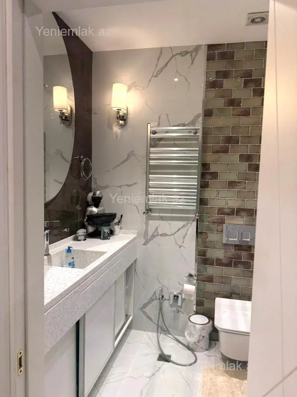 Satılır 3 otaqlı yeni tikili 130 m²