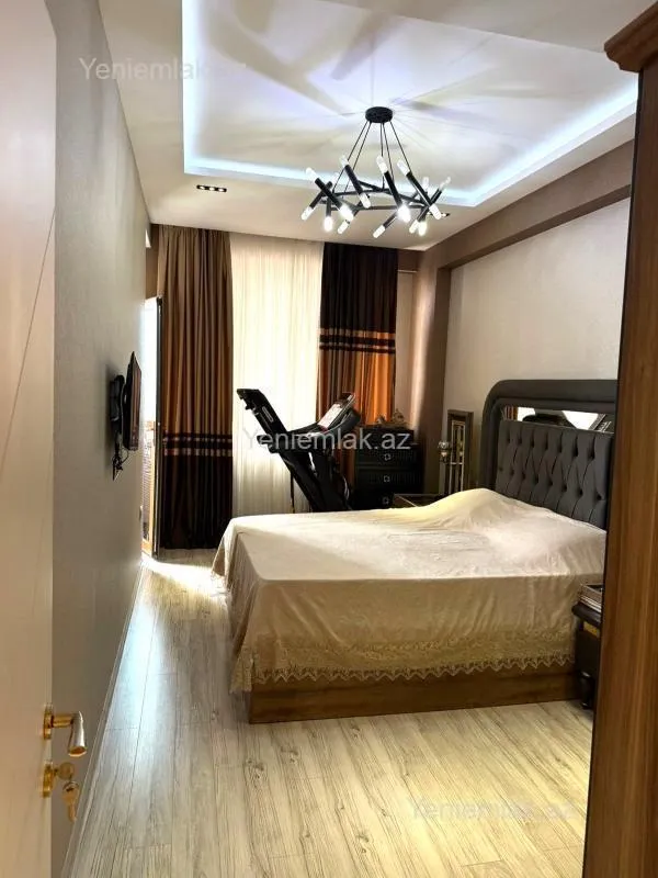 Satılır 3 otaqlı yeni tikili 130 m²