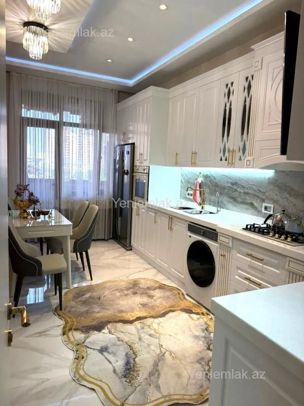 Satılır 3 otaqlı yeni tikili 130 m²