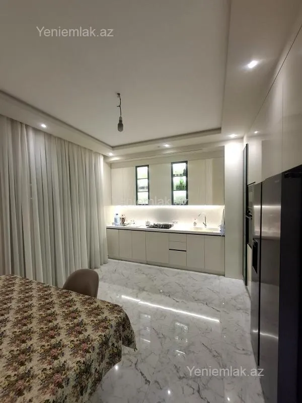 Satılır 3 otaqlı yeni tikili 140 m²