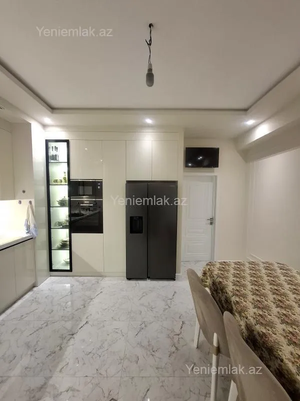 Satılır 3 otaqlı yeni tikili 140 m²