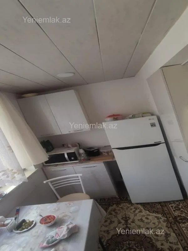 Satılır 4 otaqlı köhnə tikili 50 m²