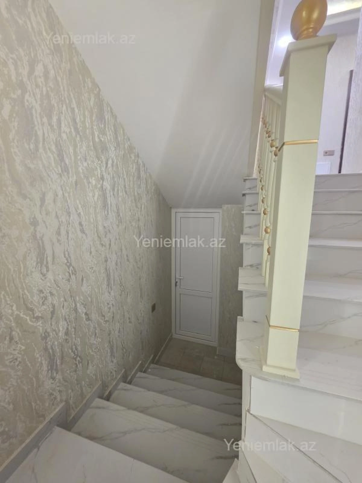 Satılır 6 otaqlı həyət evi 330 m²