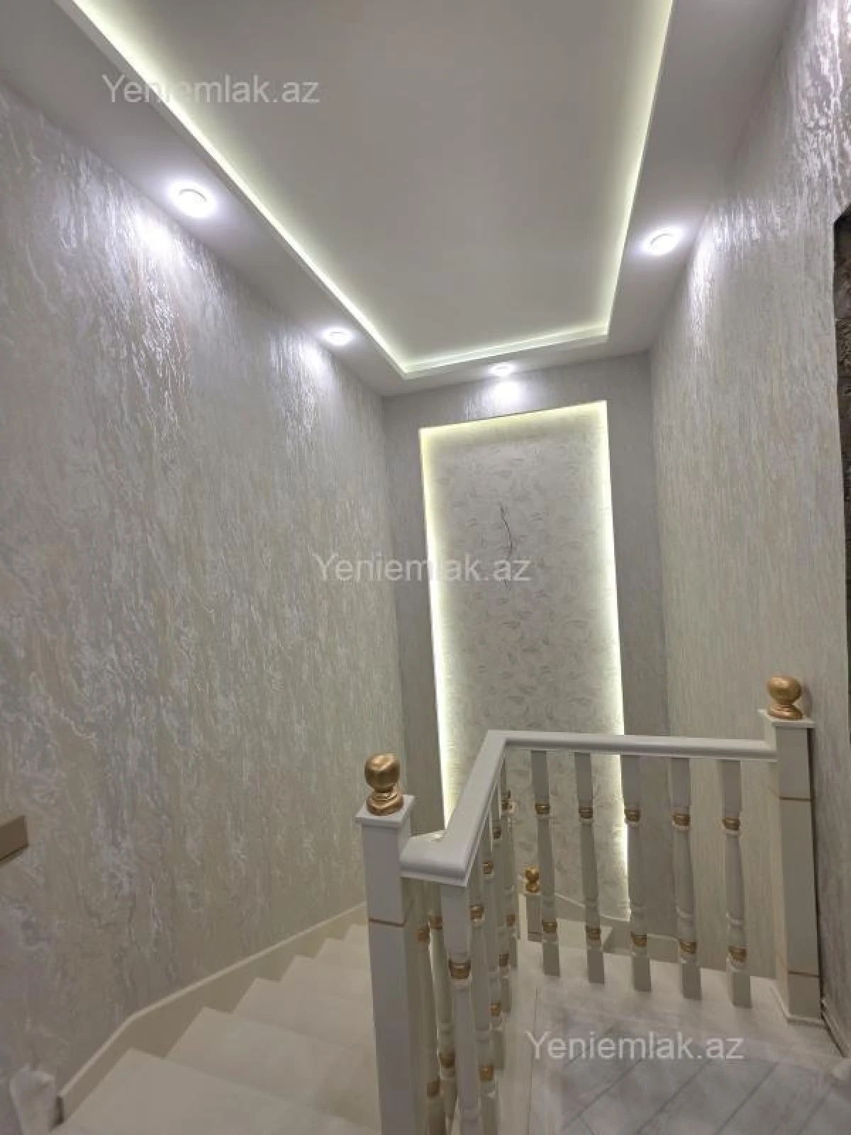 Satılır 6 otaqlı həyət evi 330 m²