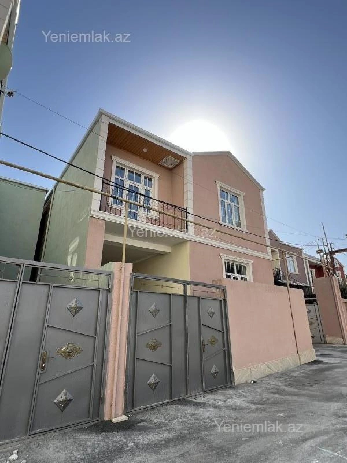 Satılır 6 otaqlı həyət evi 200 m²