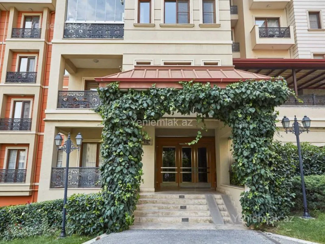 Satılır 8 otaqlı yeni tikili 730 m²