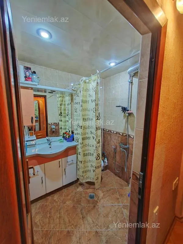Satılır 2 otaqlı köhnə tikili 55 m²