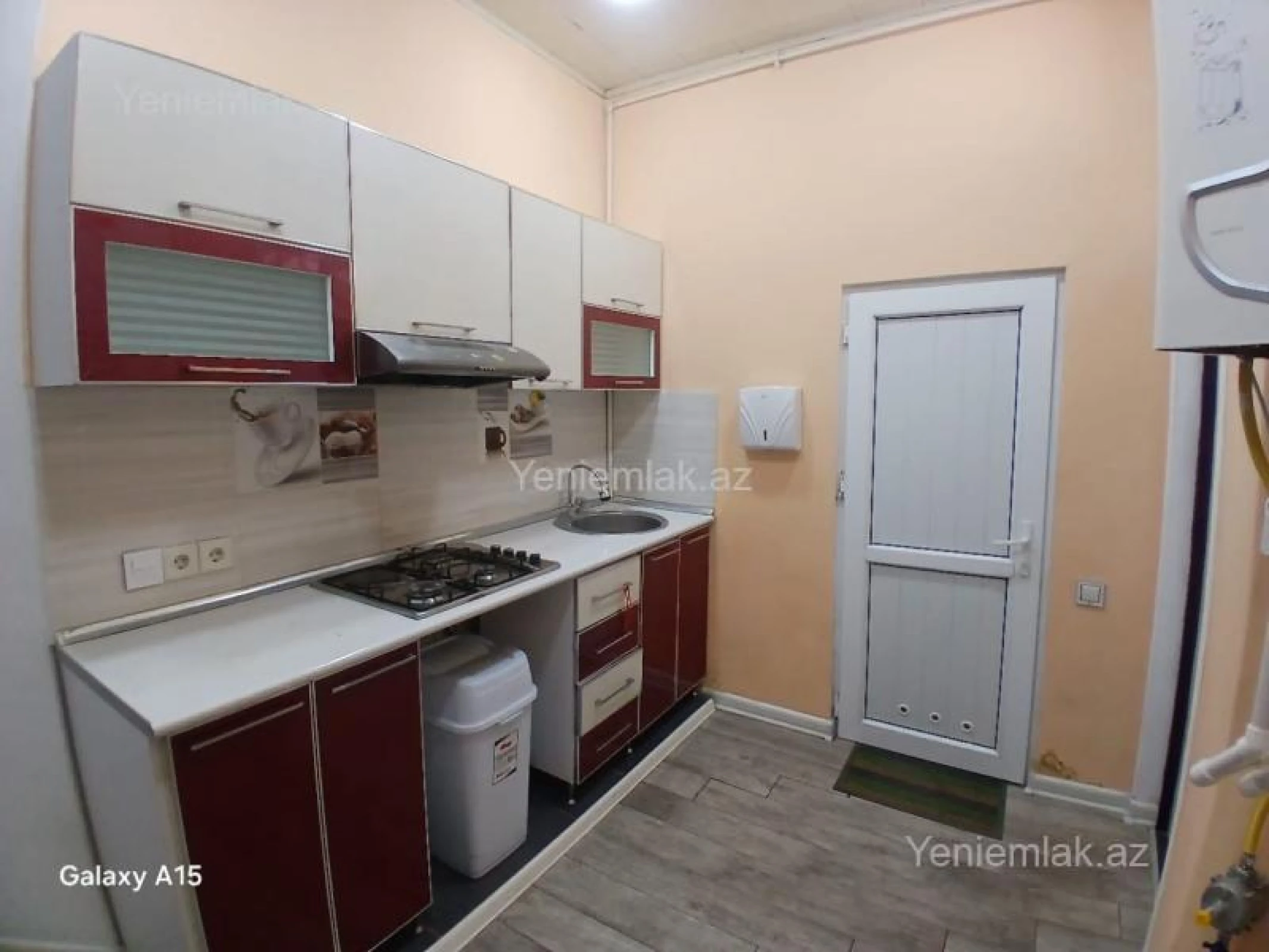 Satılır 4 otaqlı köhnə tikili 120 m²