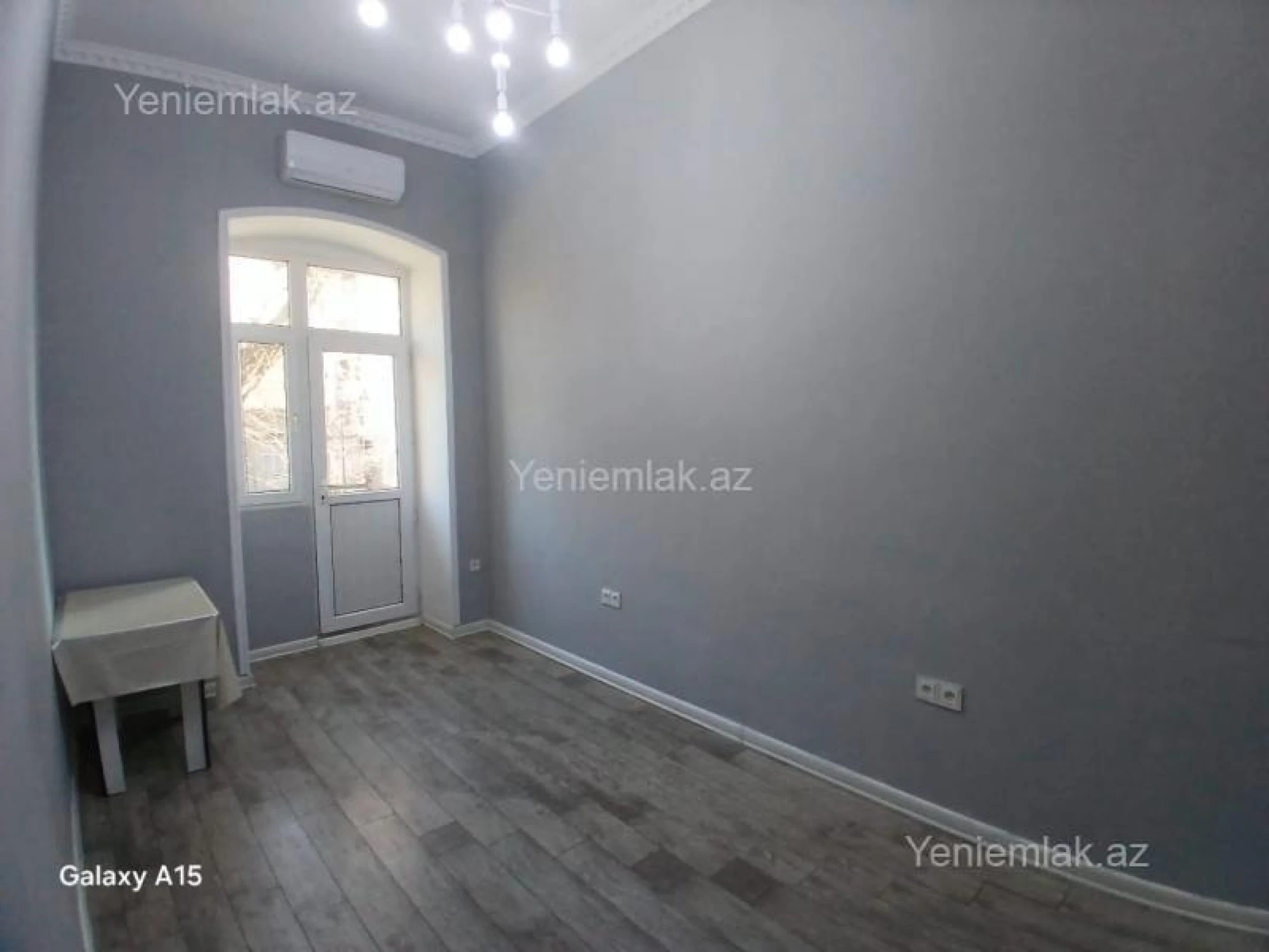 Satılır 4 otaqlı köhnə tikili 120 m²