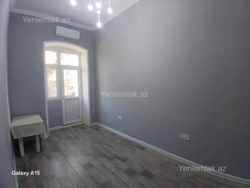 Satılır 4 otaqlı köhnə tikili 120 m²