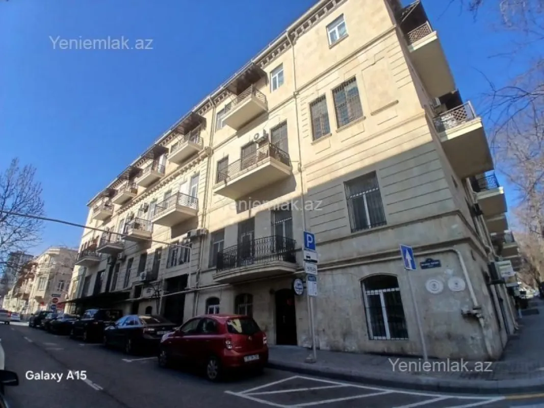 Satılır 4 otaqlı köhnə tikili 120 m²