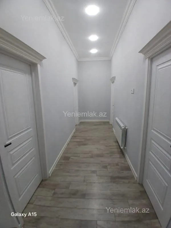 Satılır 4 otaqlı köhnə tikili 120 m²