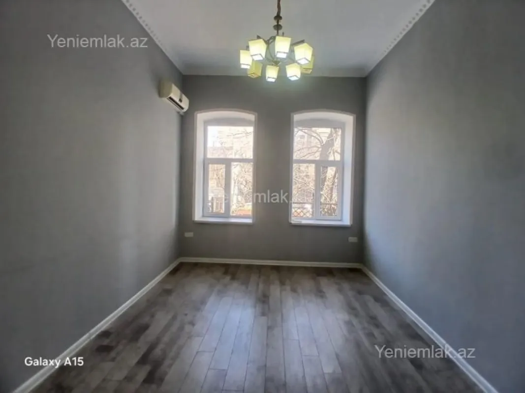 Satılır 4 otaqlı köhnə tikili 120 m²