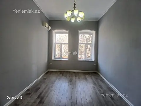 Satılır 4 otaqlı köhnə tikili 120 m²