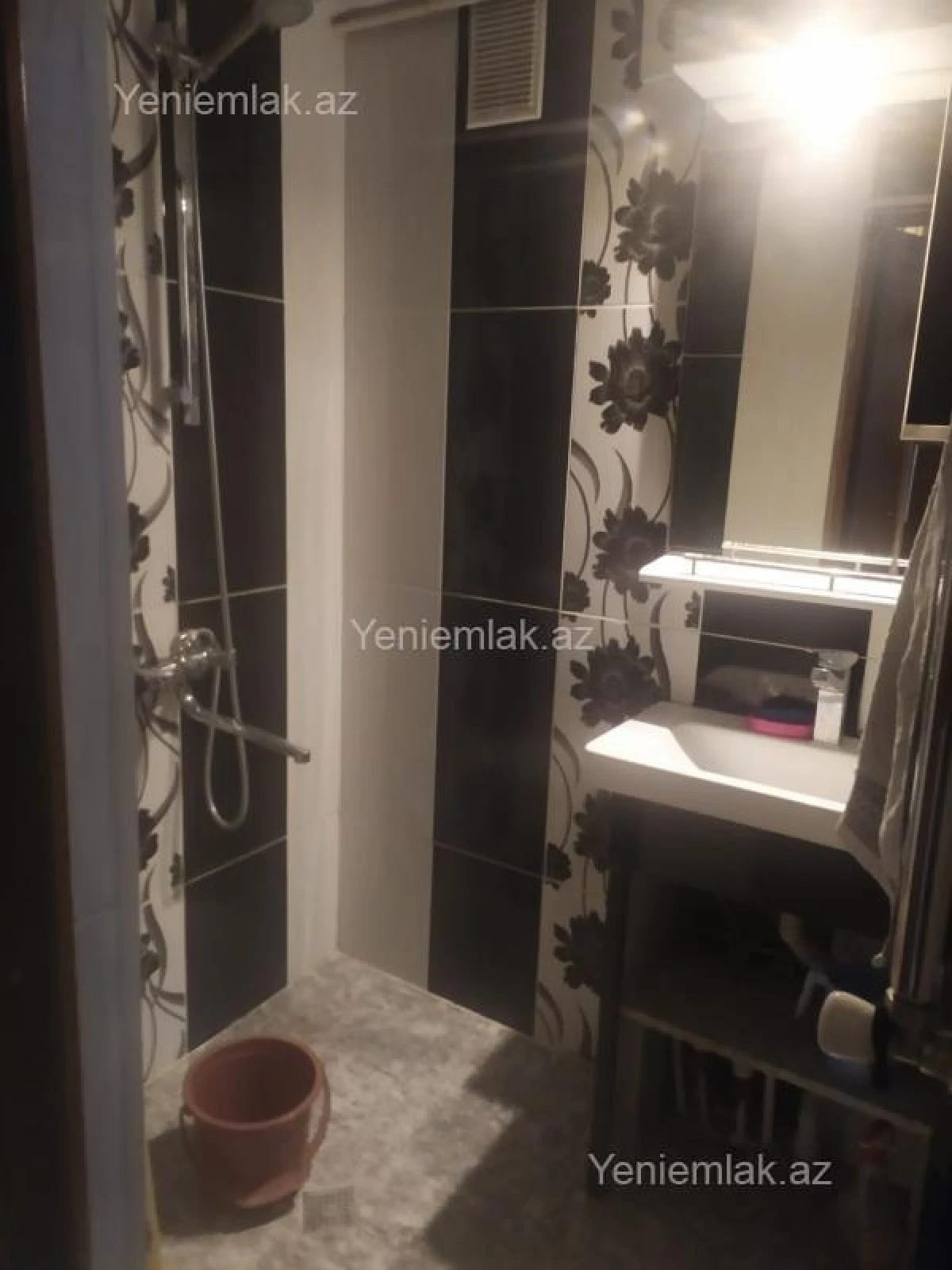 Satılır 5 otaqlı köhnə tikili 110 m²