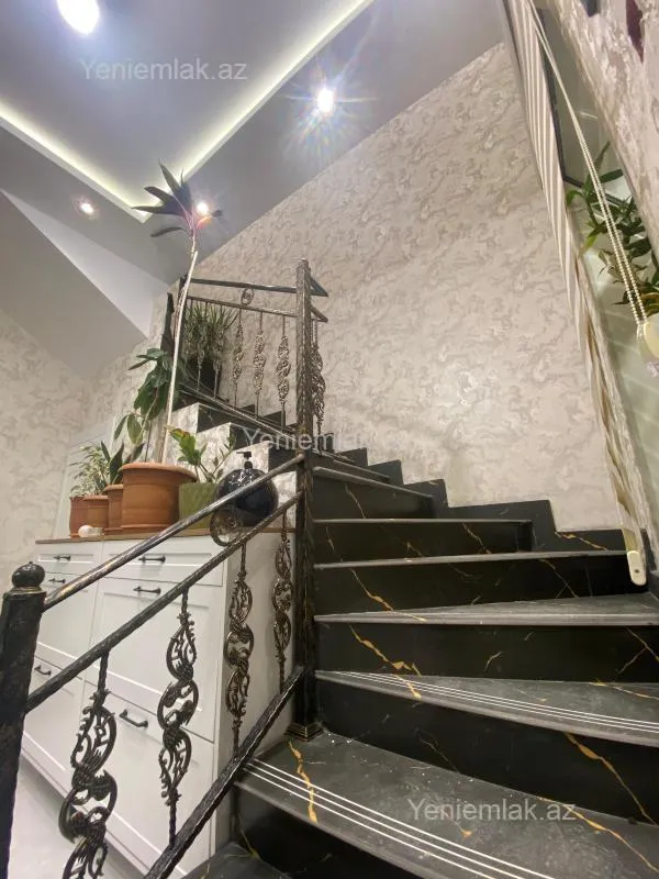 Satılır 4 otaqlı həyət evi 160 m²