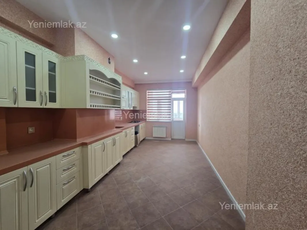 Satılır 3 otaqlı yeni tikili 132 m²
