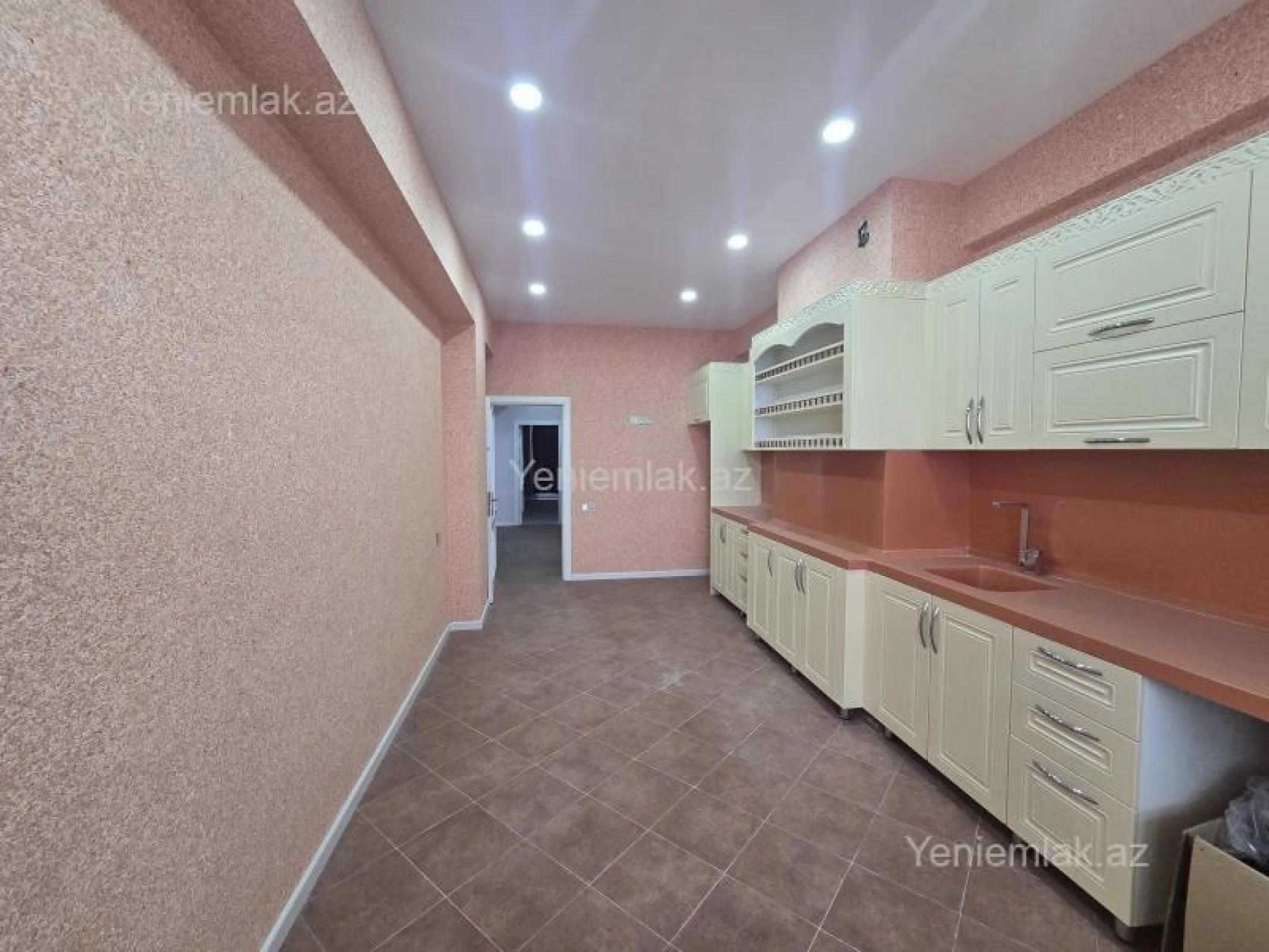 Satılır 3 otaqlı yeni tikili 132 m²