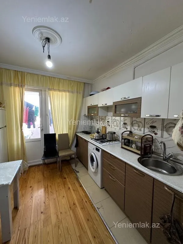 Satılır 4 otaqlı köhnə tikili 90 m²