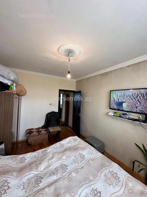 Satılır 4 otaqlı köhnə tikili 90 m²