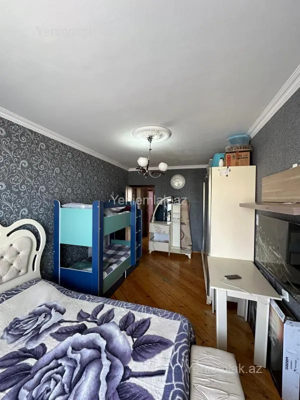 Satılır 4 otaqlı köhnə tikili 90 m²