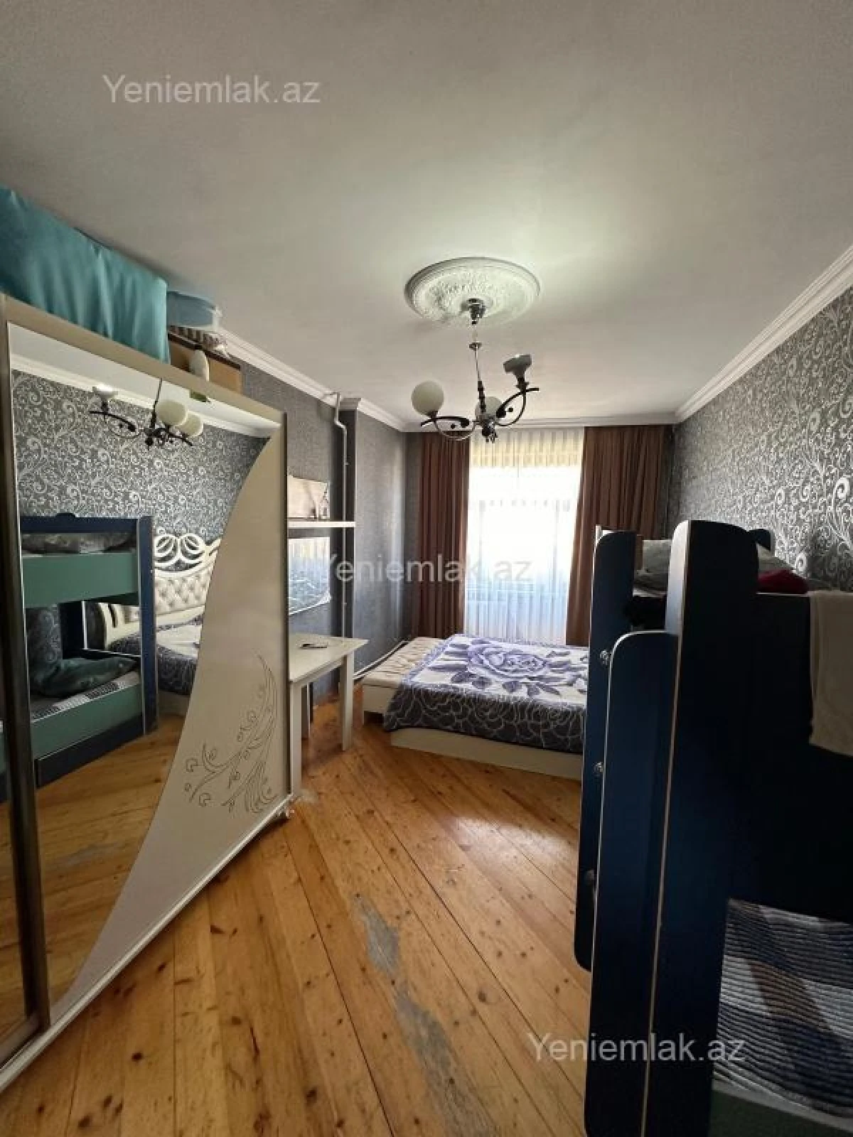 Satılır 4 otaqlı köhnə tikili 90 m²