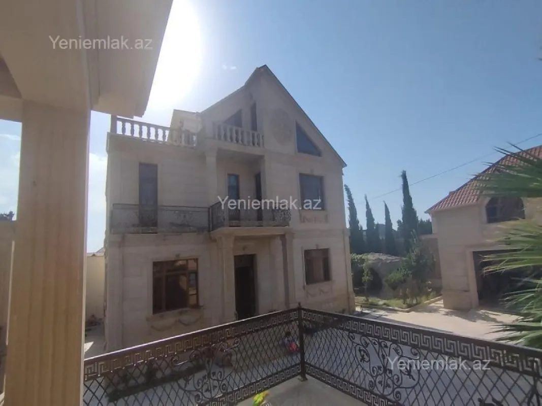 Satılır 6 otaqlı həyət evi 450 m²