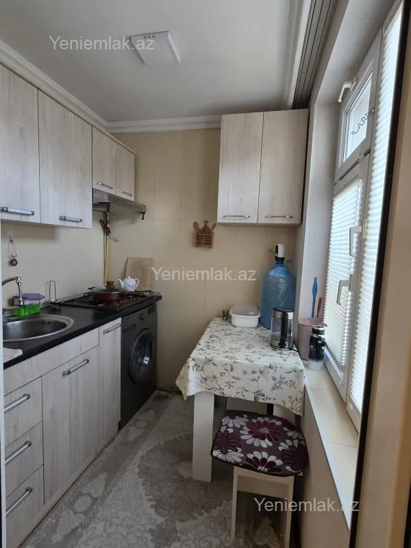 Satılır 1 otaqlı köhnə tikili 35 m²