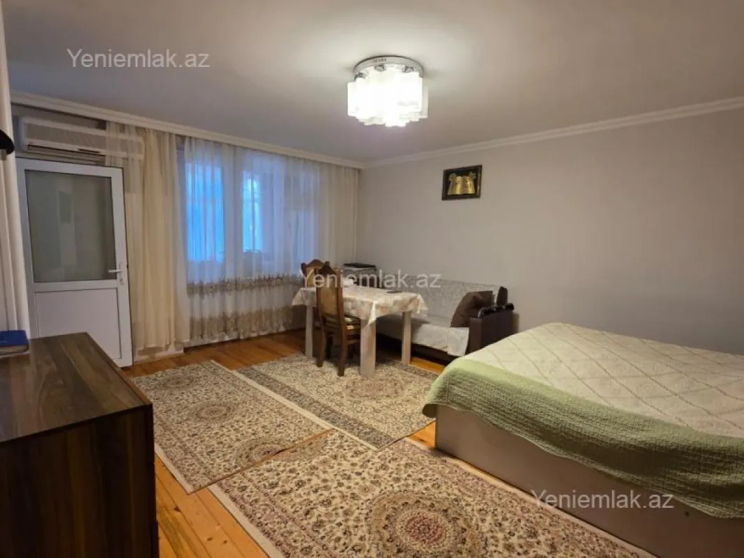 Satılır 1 otaqlı köhnə tikili 35 m²