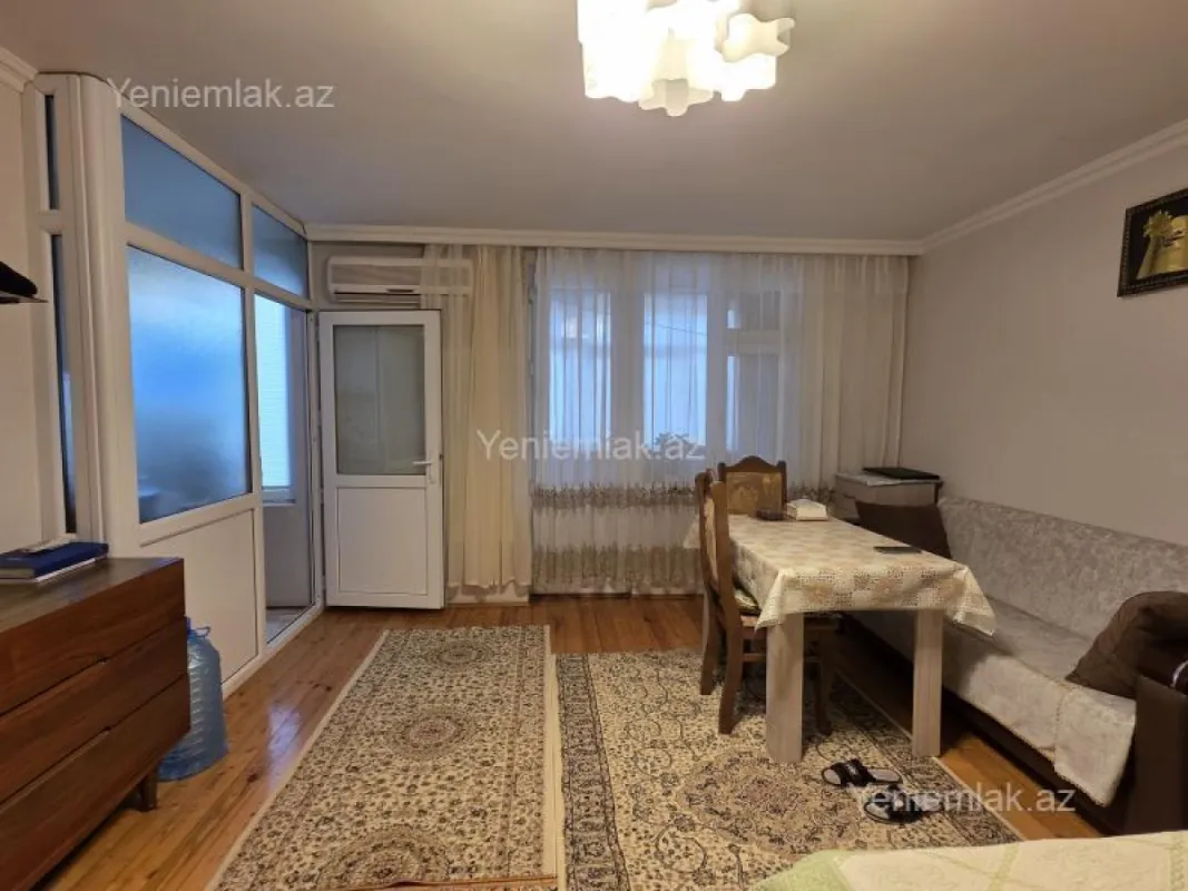 Satılır 1 otaqlı köhnə tikili 35 m²