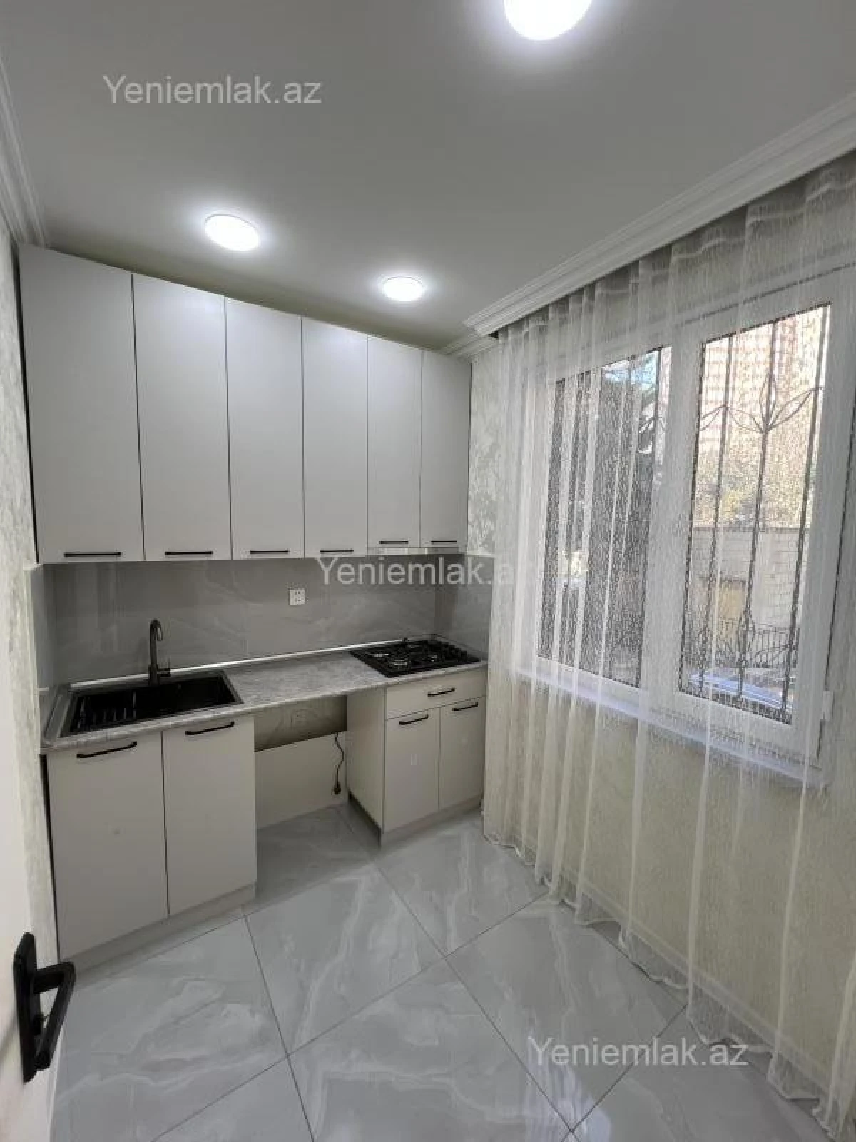 Satılır 2 otaqlı köhnə tikili 50 m²