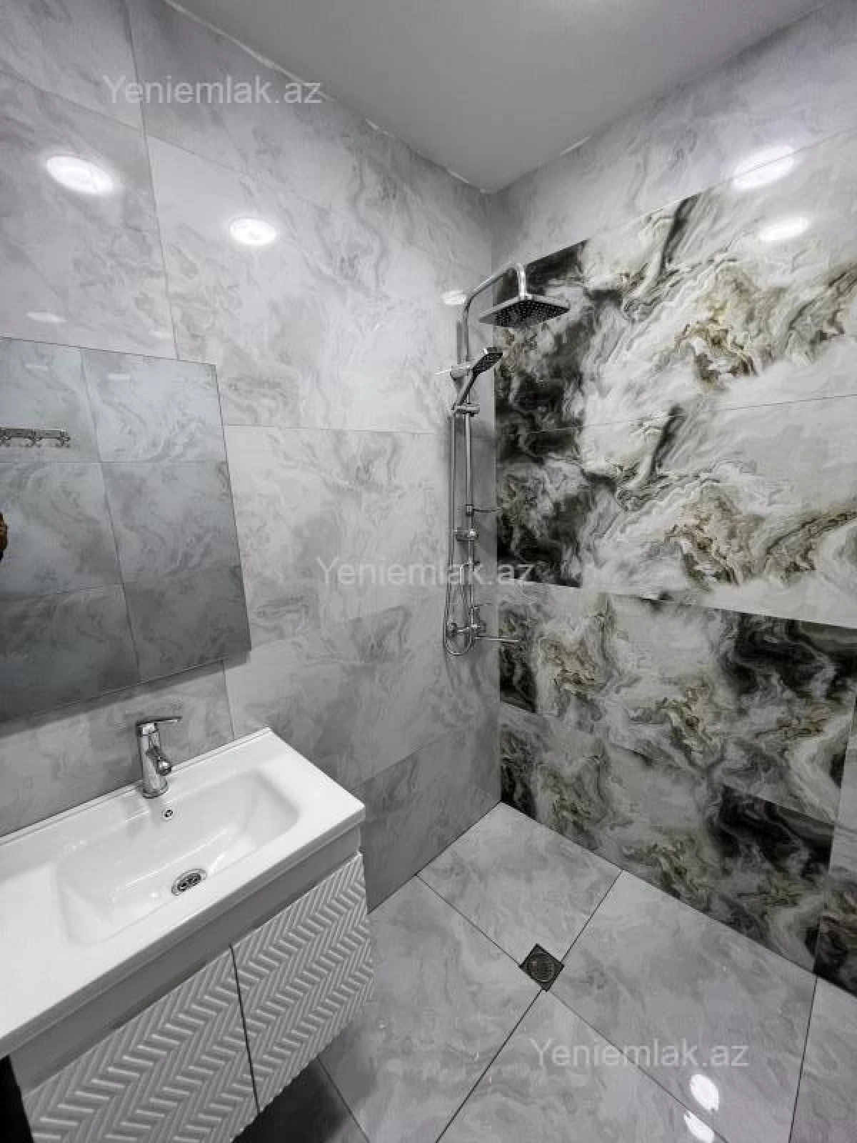 Satılır 2 otaqlı köhnə tikili 50 m²