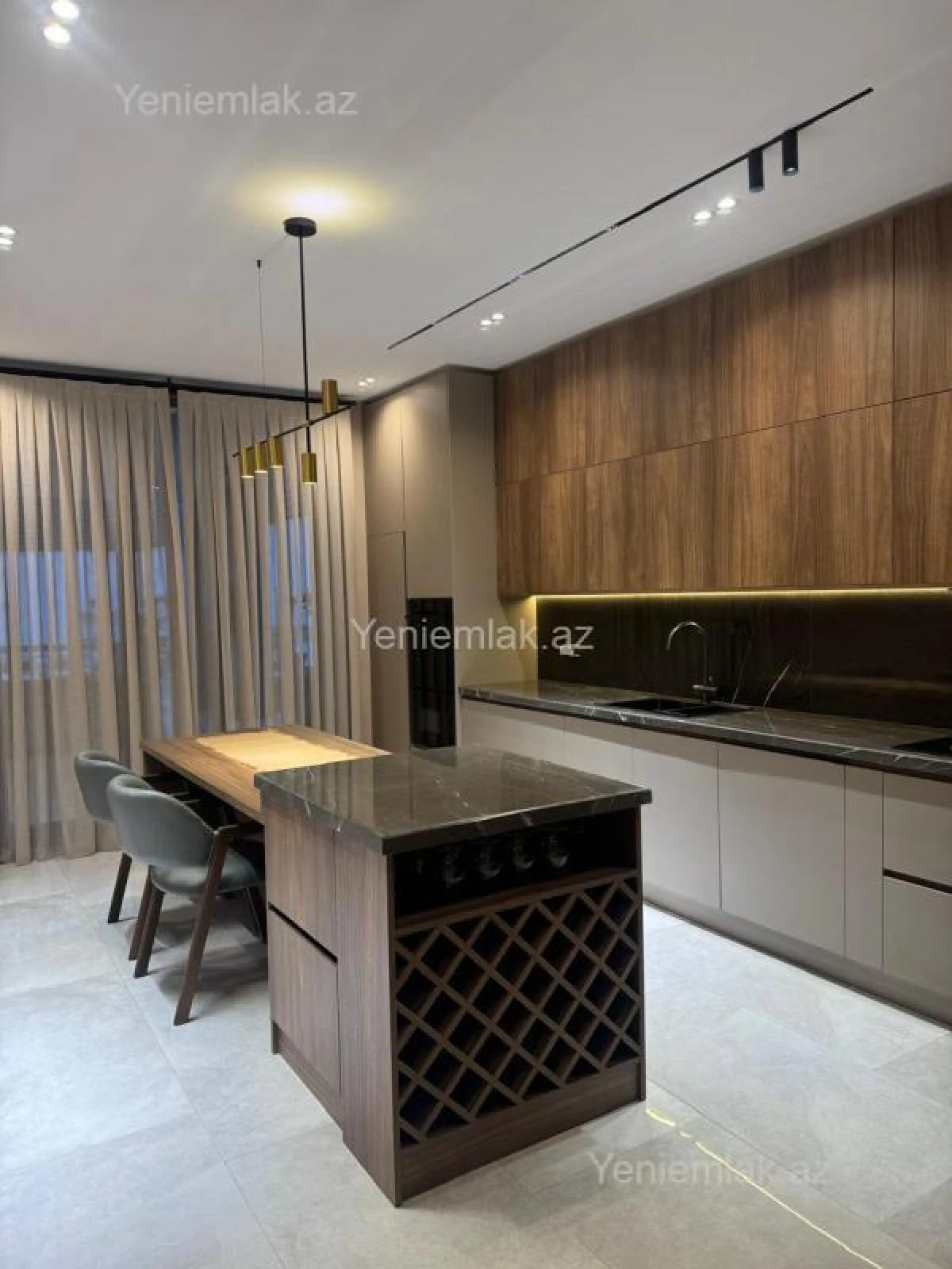 Satılır 6 otaqlı həyət evi 300 m²