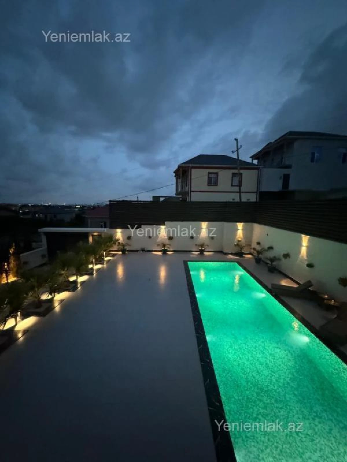 Satılır 6 otaqlı həyət evi 300 m²