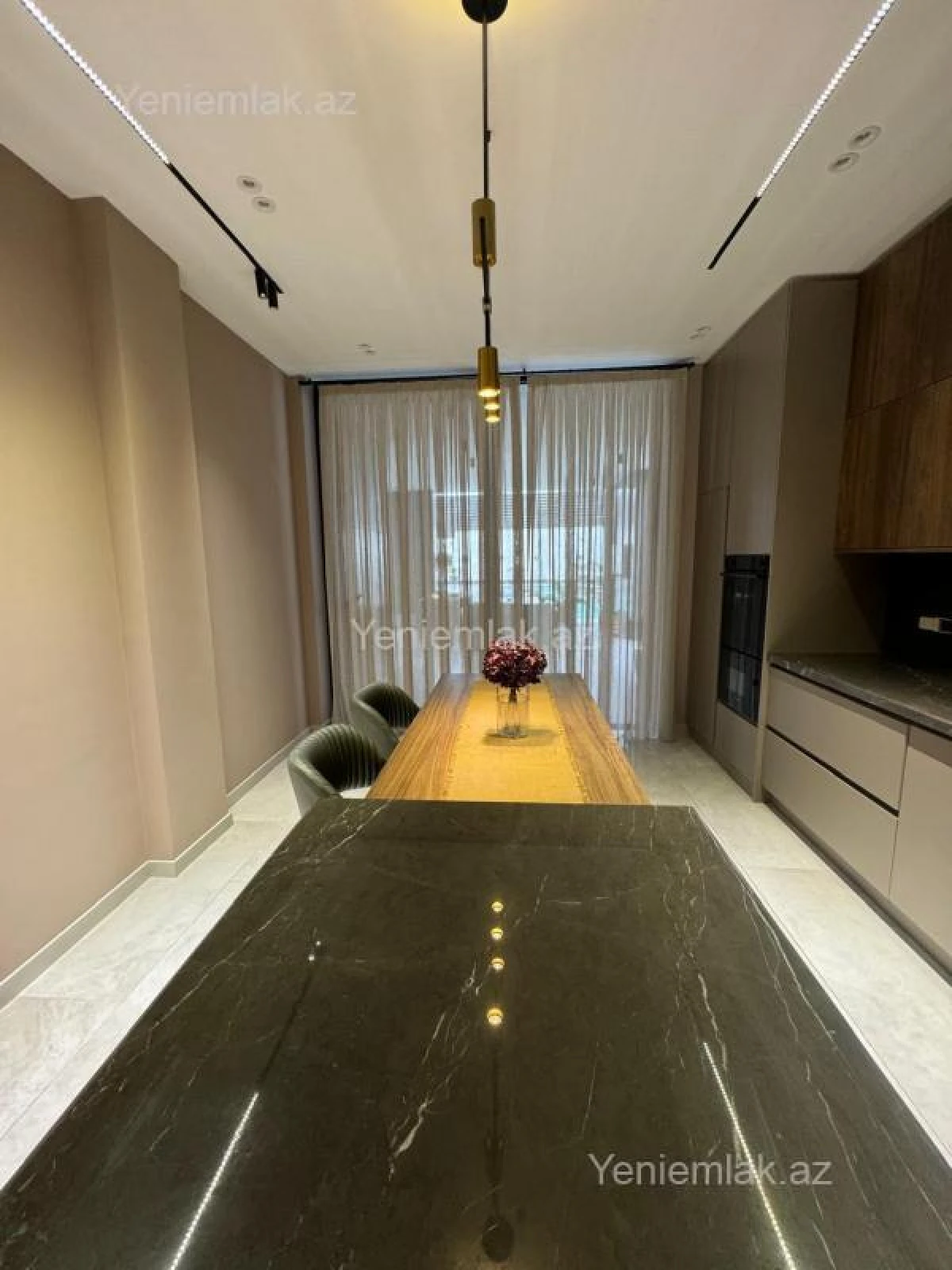 Satılır 6 otaqlı həyət evi 300 m²