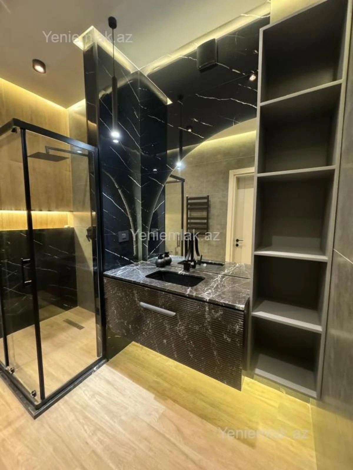 Satılır 6 otaqlı həyət evi 300 m²