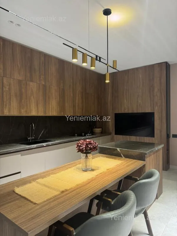 Satılır 6 otaqlı həyət evi 300 m²