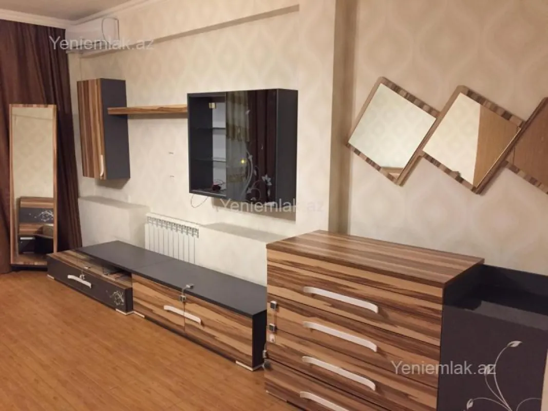 Satılır 3 otaqlı köhnə tikili 110 m²