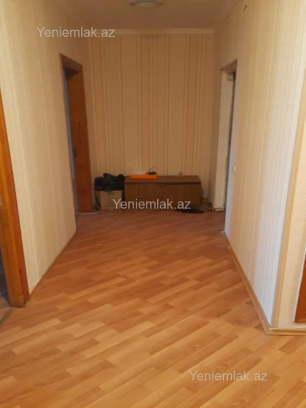 Satılır 4 otaqlı köhnə tikili 100 m²