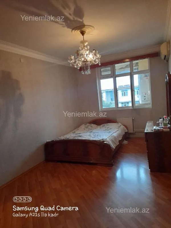 Satılır 4 otaqlı köhnə tikili 100 m²