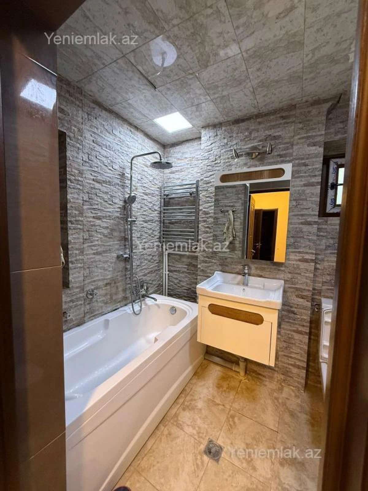 Satılır 3 otaqlı köhnə tikili 90 m²