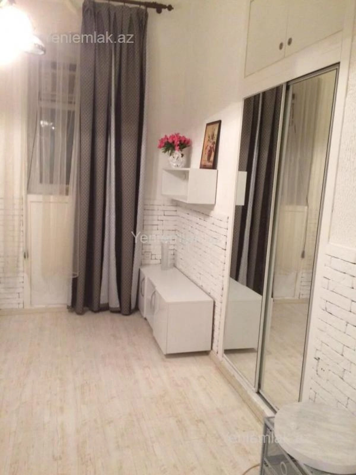 Satılır 1 otaqlı köhnə tikili 35 m²