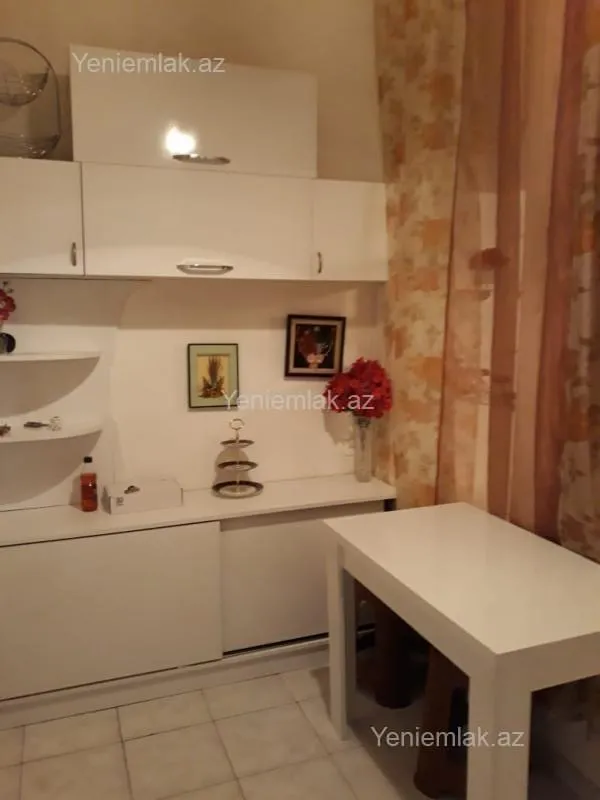 Satılır 1 otaqlı köhnə tikili 35 m²